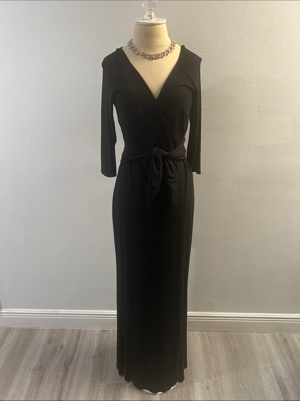 Ann Taylor Classic Black V-Neck Wrap Maxi Dress with Self-Tie Waist size 2